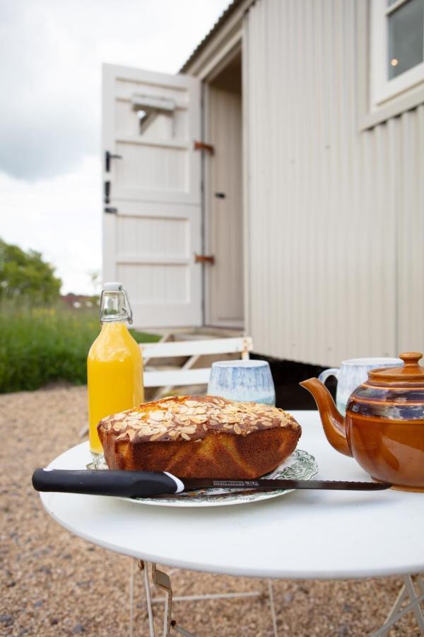 Romantic Secluded Shepherd Hut Hares Rest Southwick  Экстерьер фото