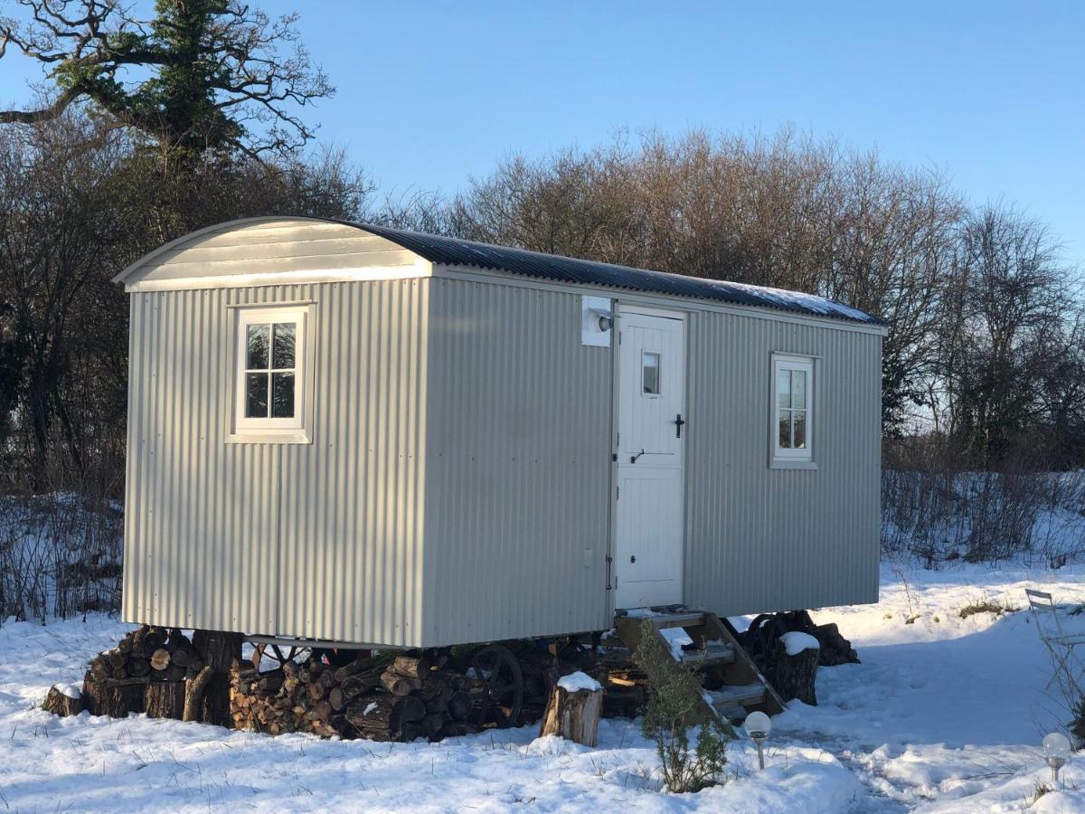 Romantic Secluded Shepherd Hut Hares Rest Southwick  Экстерьер фото