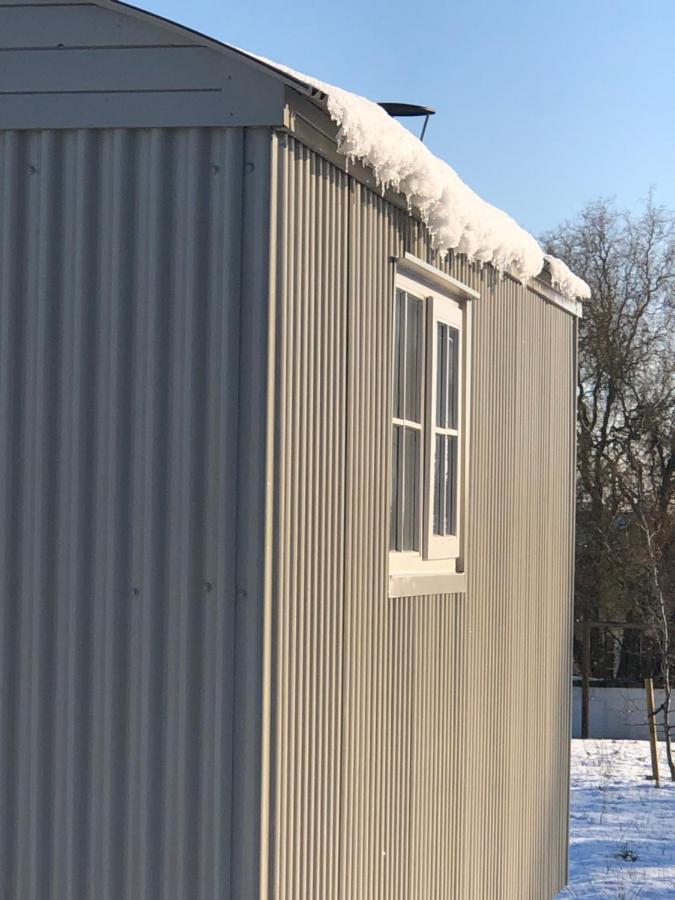 Romantic Secluded Shepherd Hut Hares Rest Southwick  Экстерьер фото